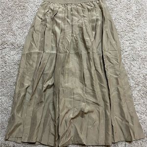 Silk Pleated Skirt 100% silk Size 14 Camel Color